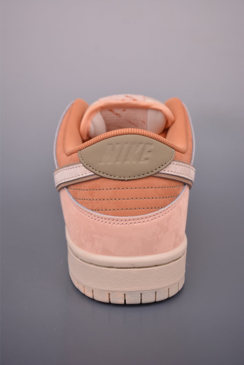 Nike SB Dunk Low view