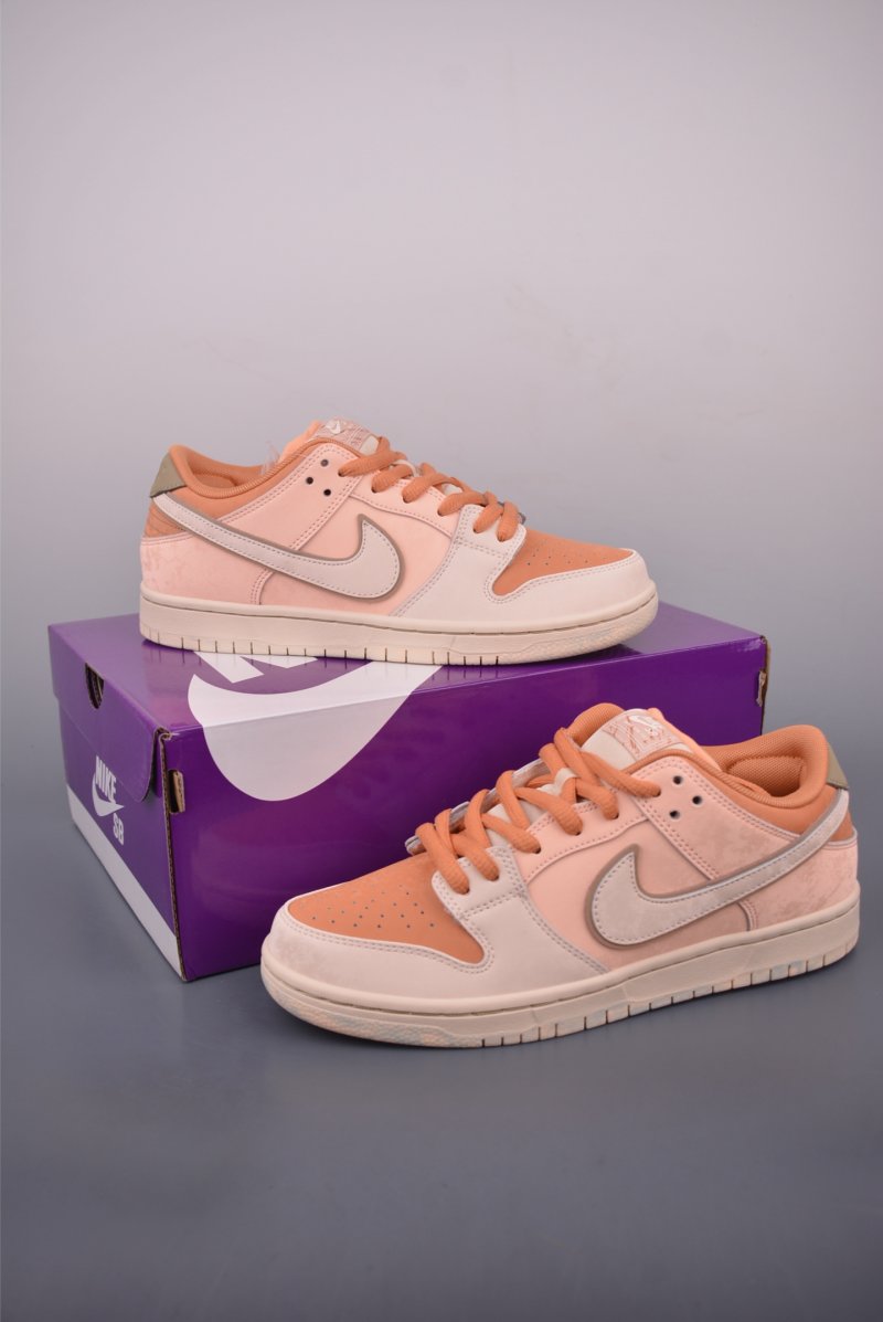 Nike SB Dunk Low view