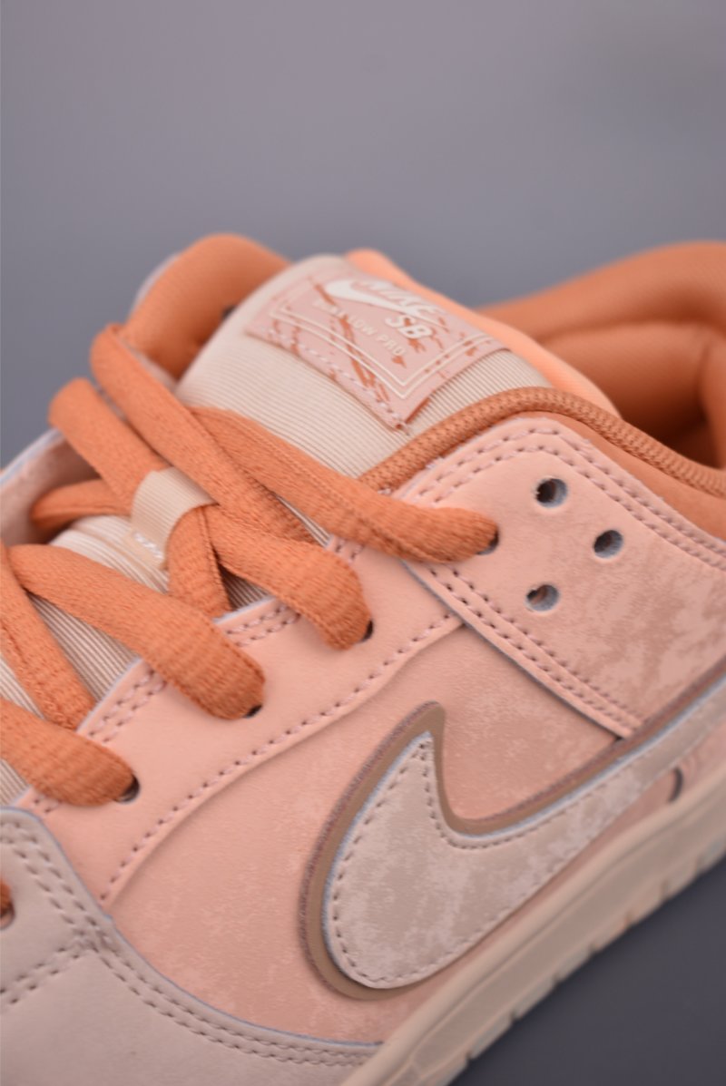 Nike SB Dunk Low view