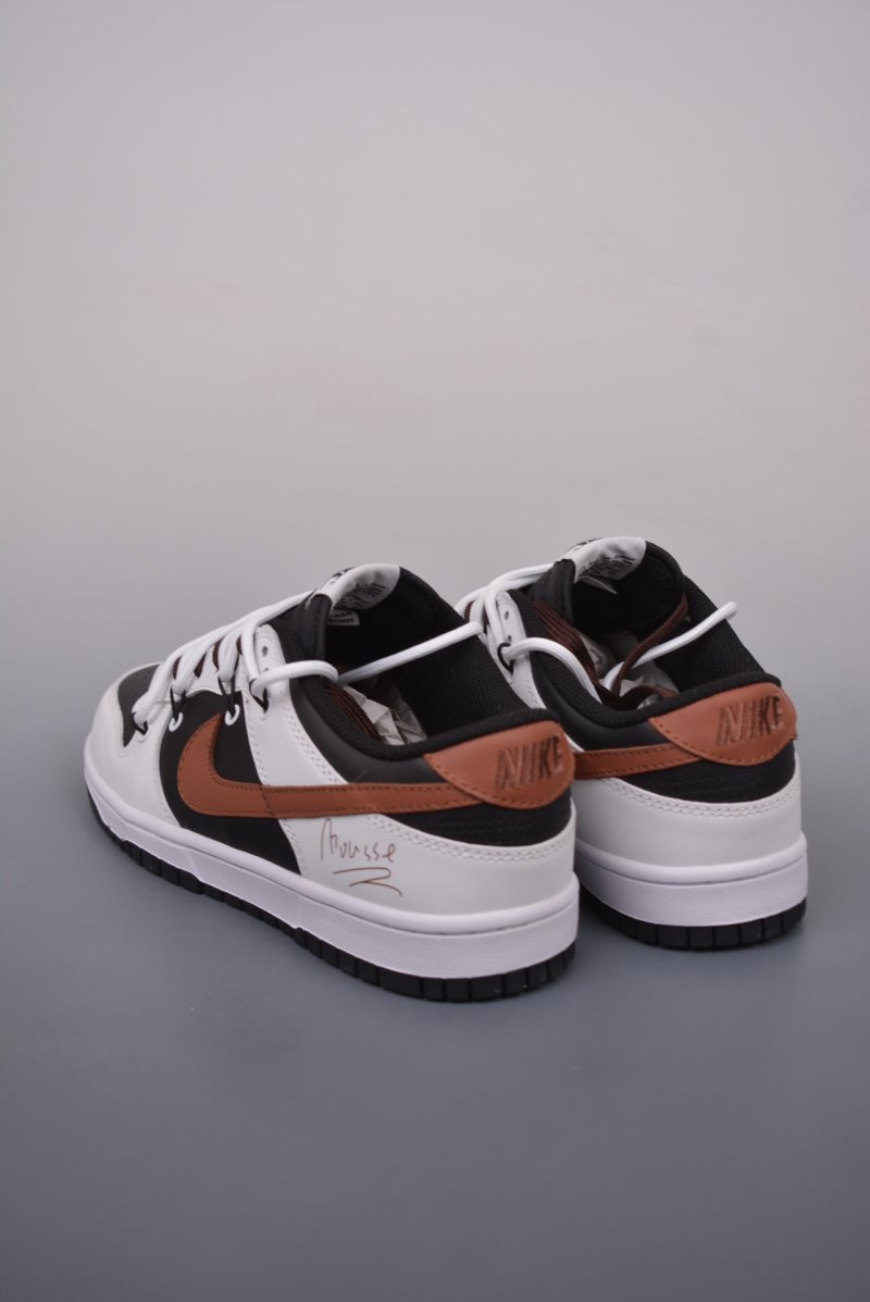 Nike SB Dunk Low view