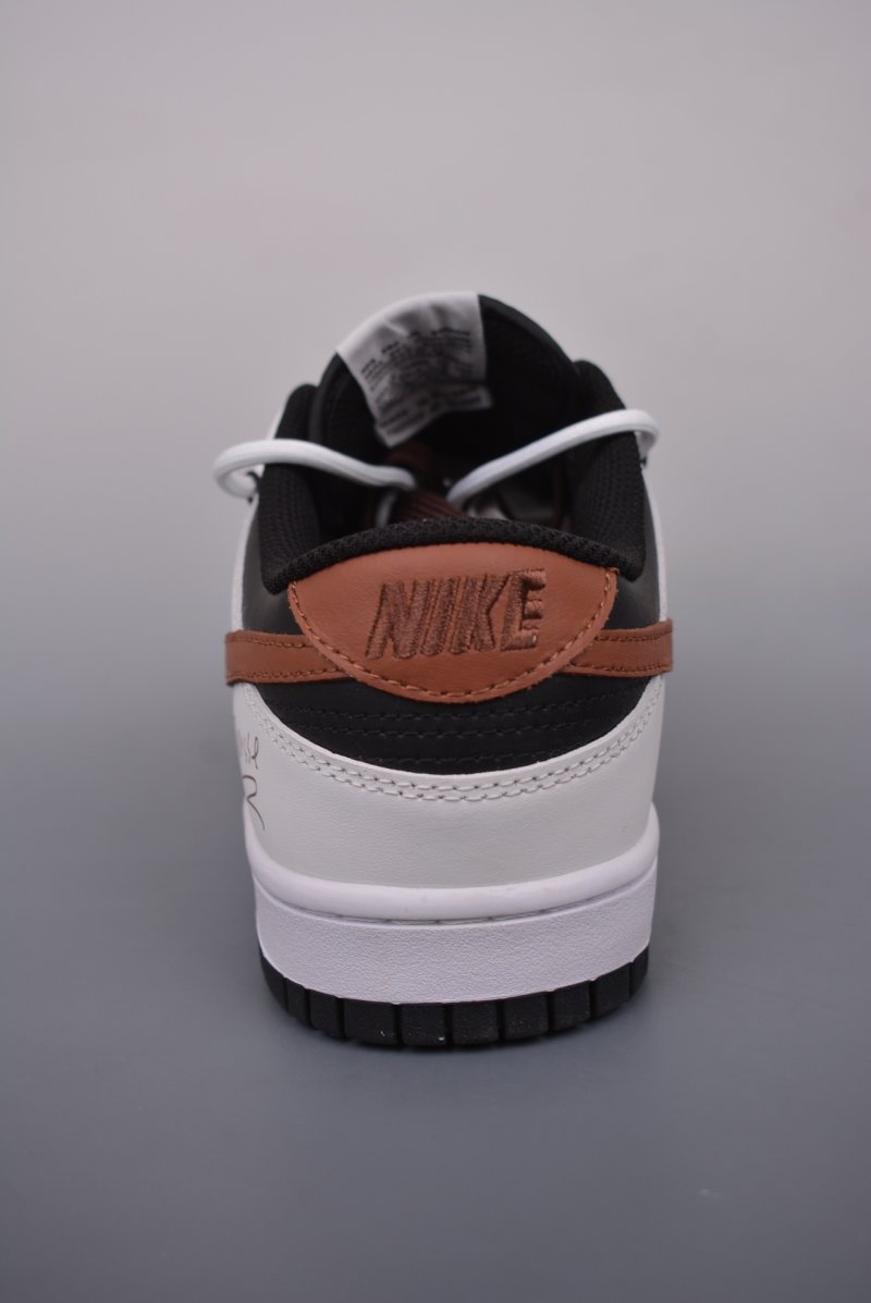 Nike SB Dunk Low view