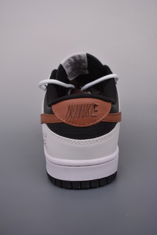 Nike SB Dunk Low view 4