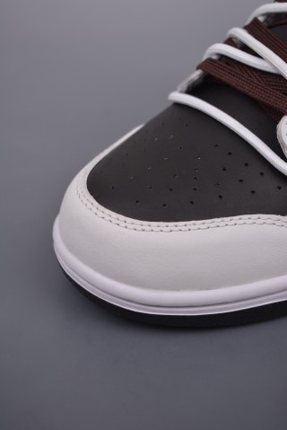 Nike SB Dunk Low view 6