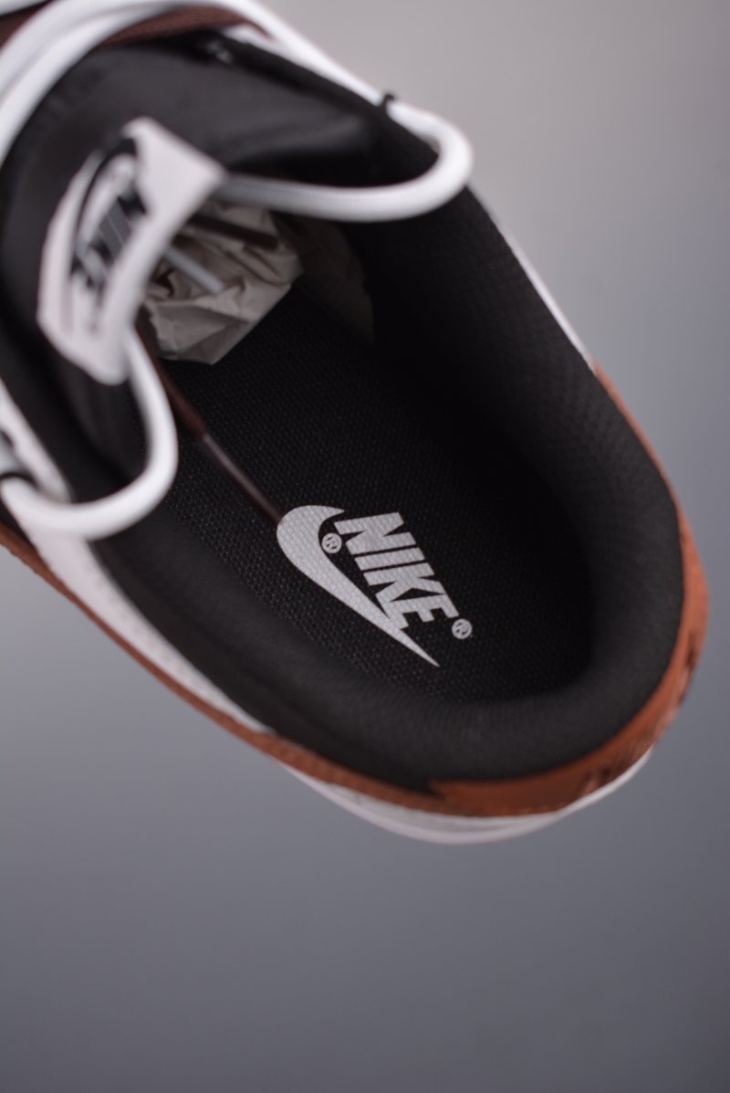 Nike SB Dunk Low view