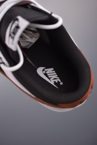 Nike SB Dunk Low view 9