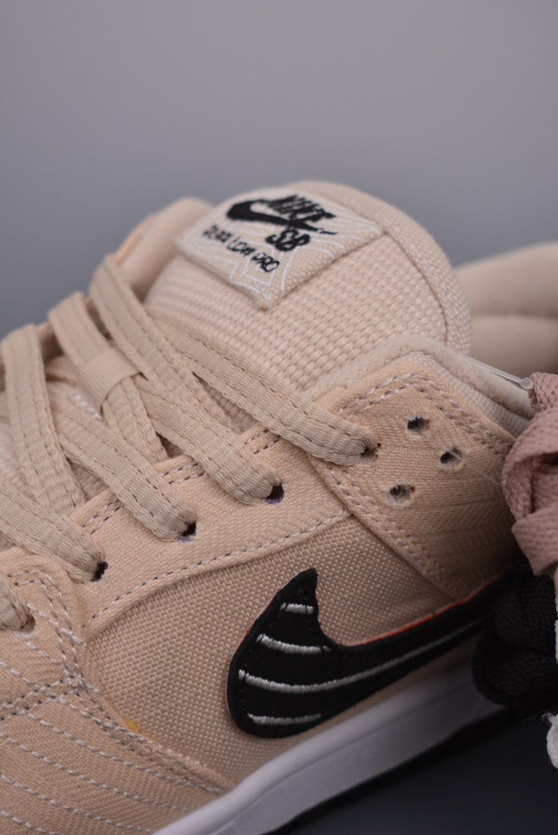 Nike SB Dunk Low view