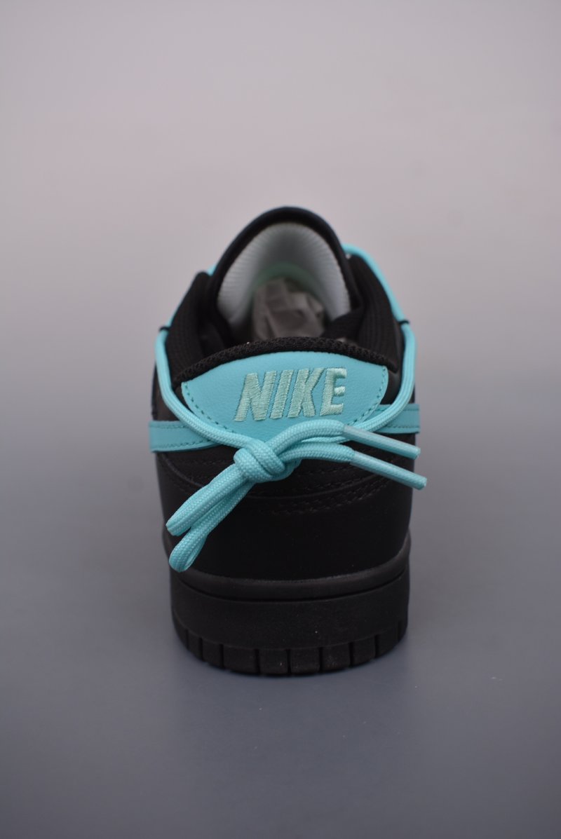 Nike SB Dunk Low view