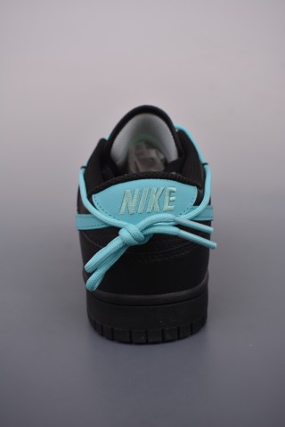 Nike SB Dunk Low view 4