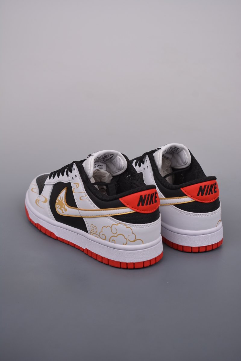 Nike SB Dunk Low view