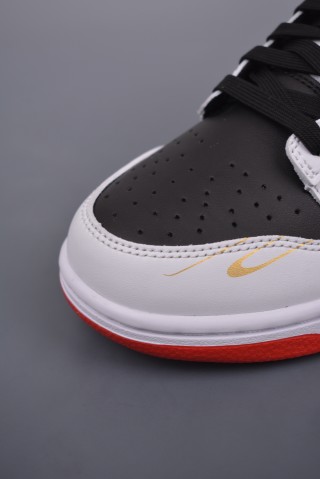 Nike SB Dunk Low view 6
