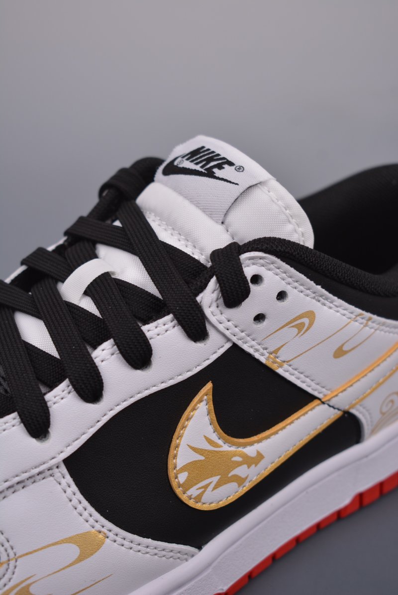 Nike SB Dunk Low view