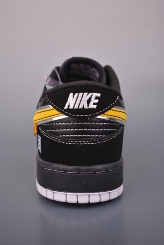 Nike SB Dunk Low 'Fendi' view 4