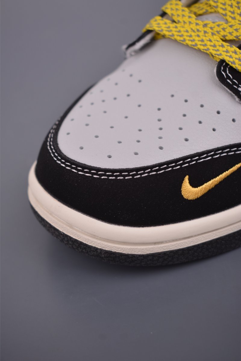 Nike SB Dunk Low 'Fendi' view
