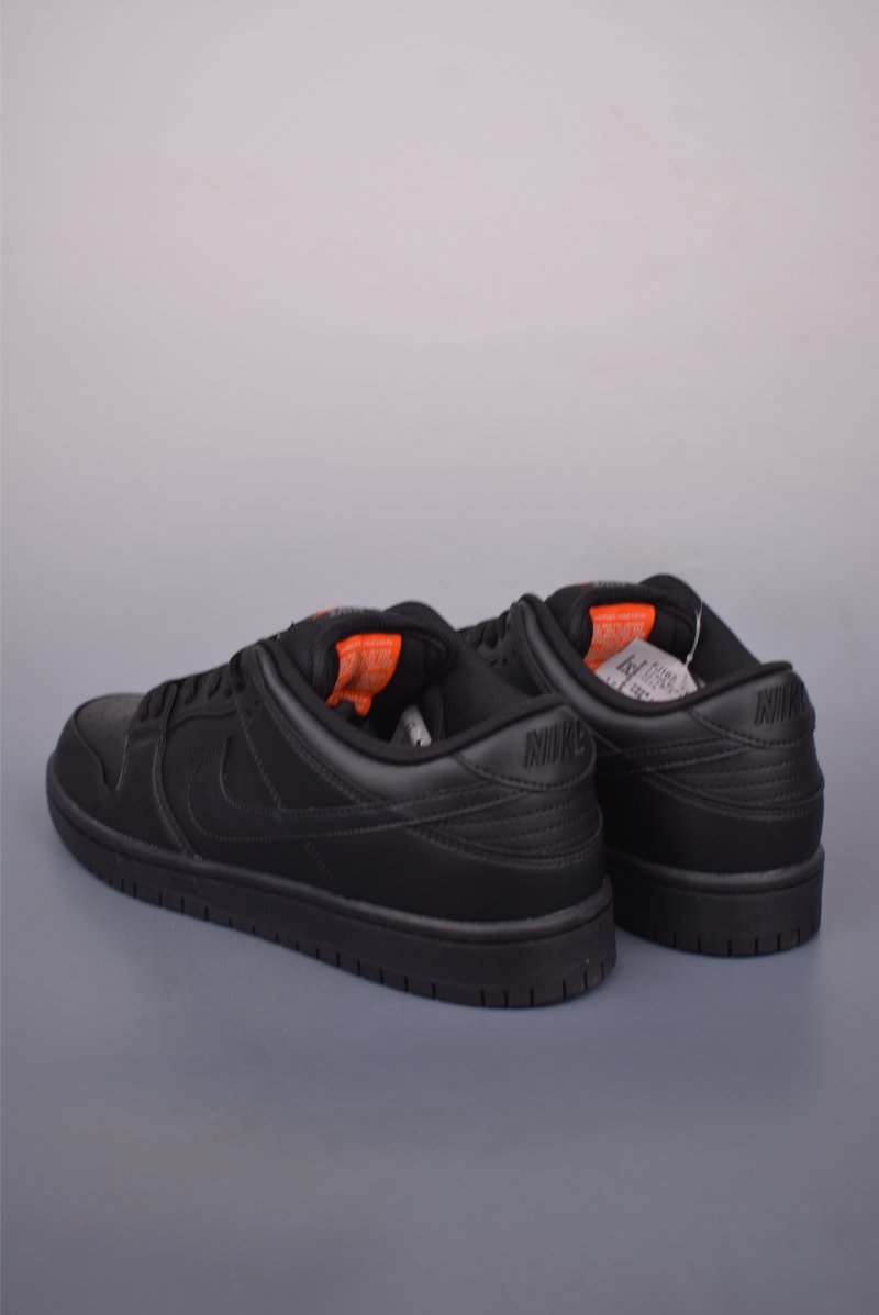 Nike SB Dunk Low view