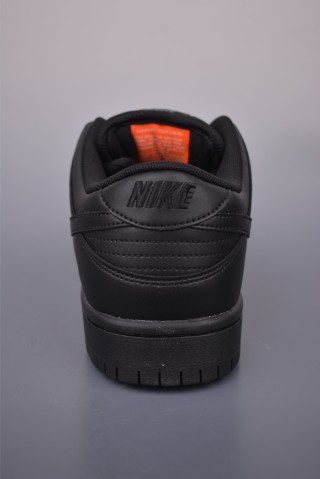 Nike SB Dunk Low view 4