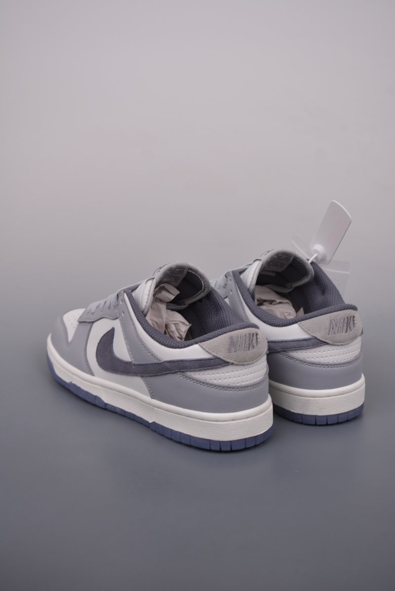 Nike SB Dunk Low view