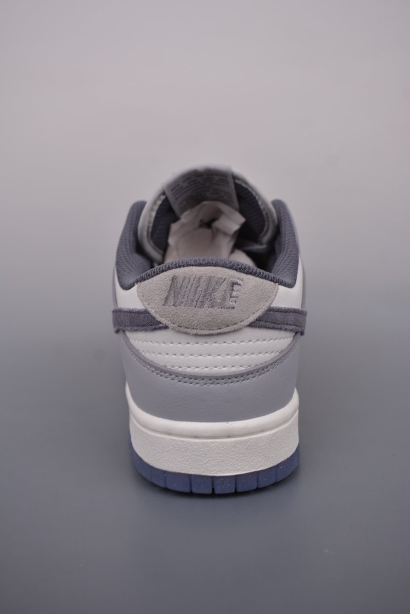 Nike SB Dunk Low view