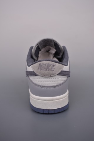 Nike SB Dunk Low view 4