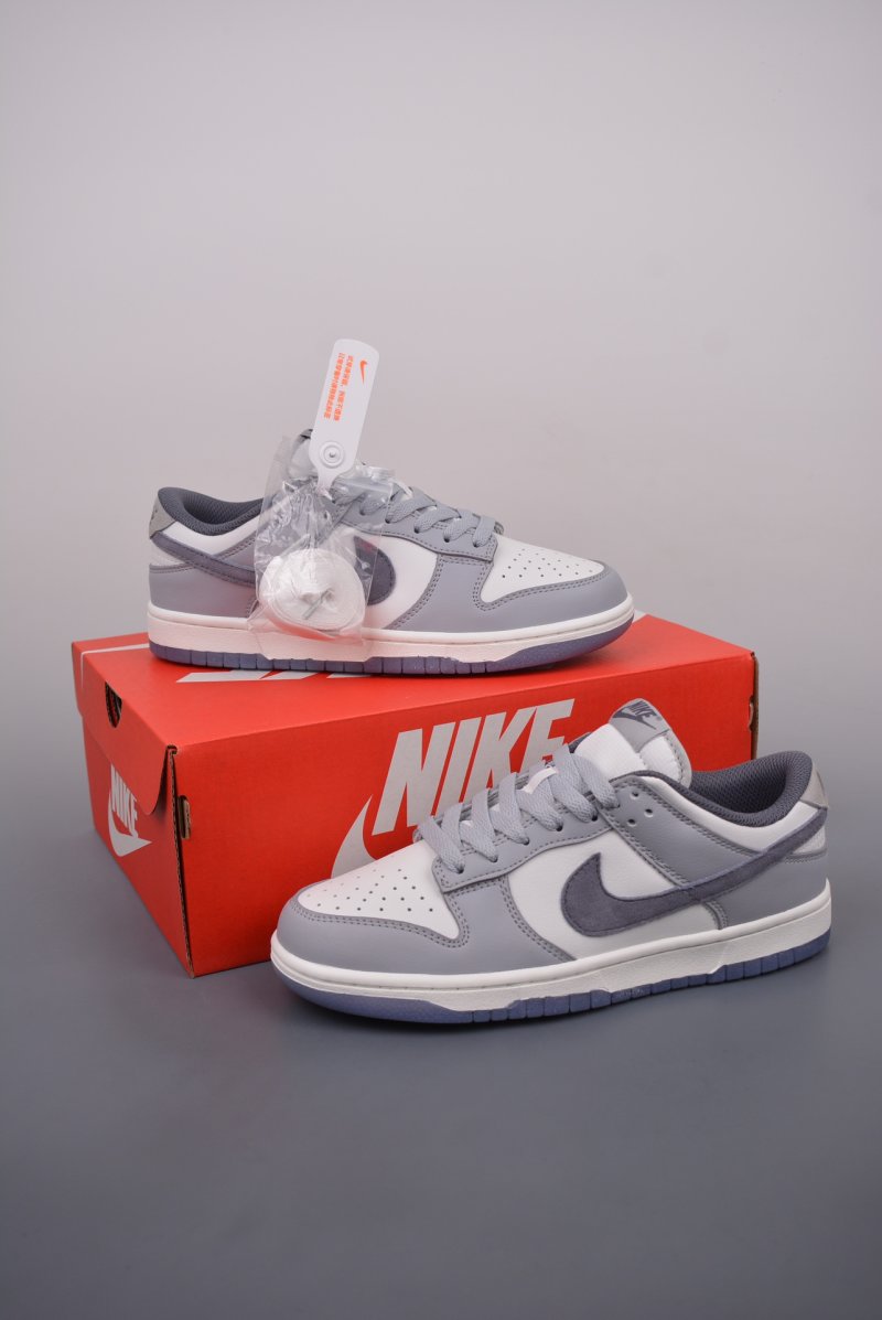 Nike SB Dunk Low view