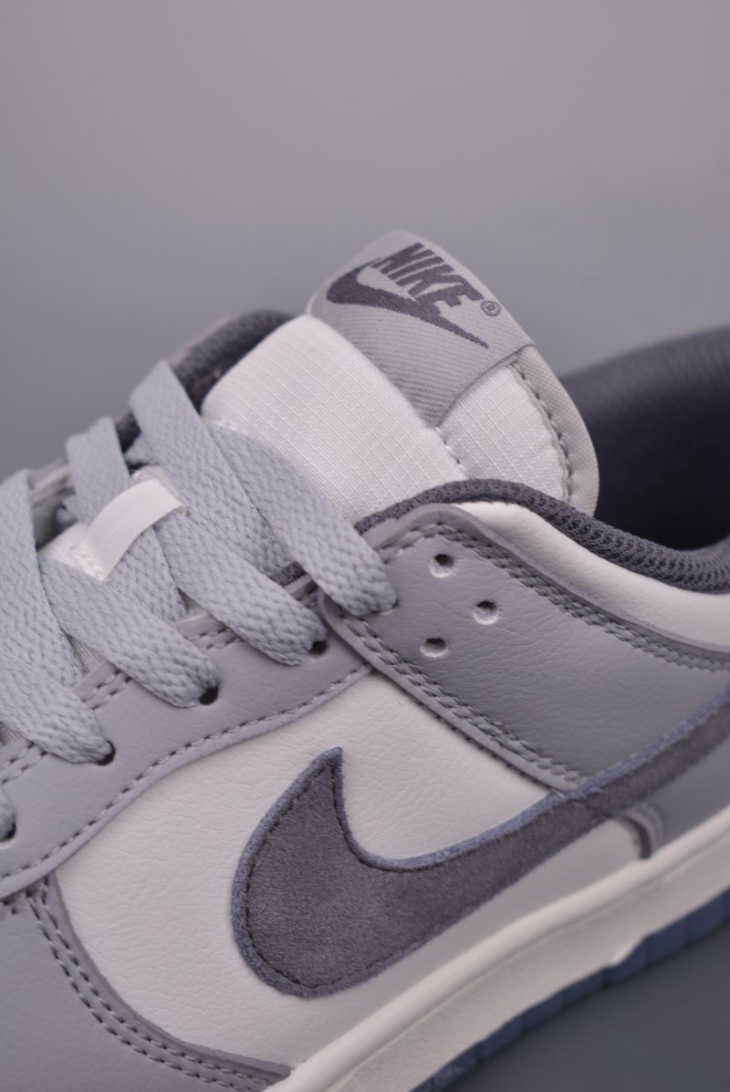 Nike SB Dunk Low view