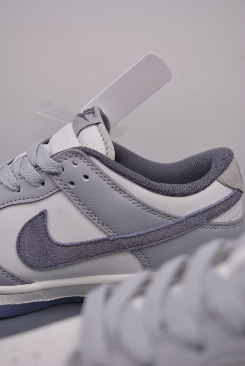 Nike SB Dunk Low view