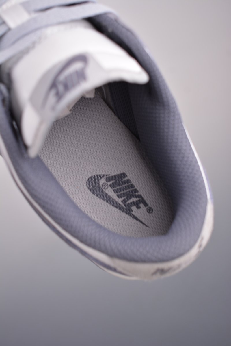 Nike SB Dunk Low view