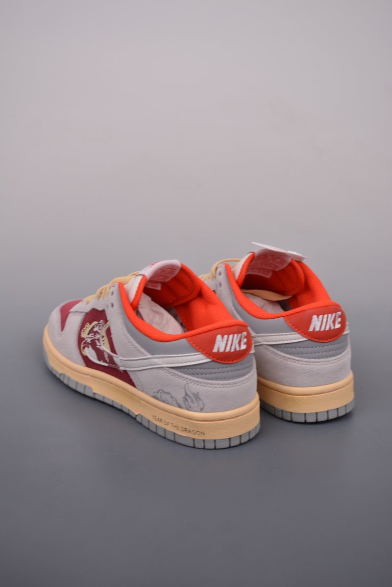 Nike SB Dunk Low view