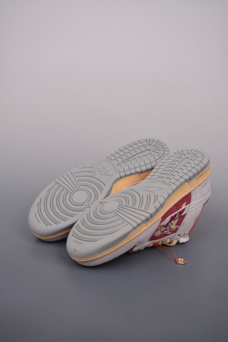 Nike SB Dunk Low view