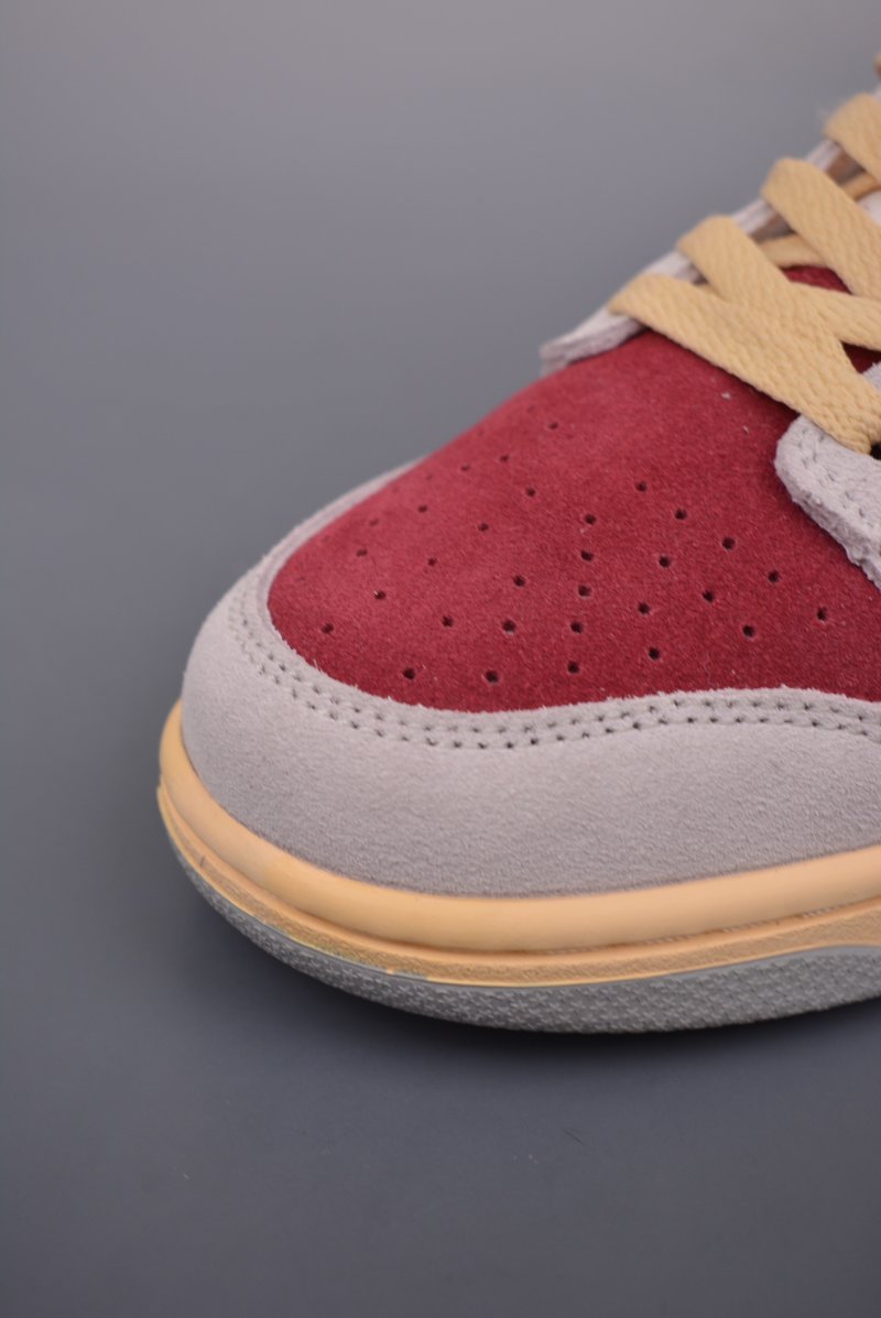 Nike SB Dunk Low view