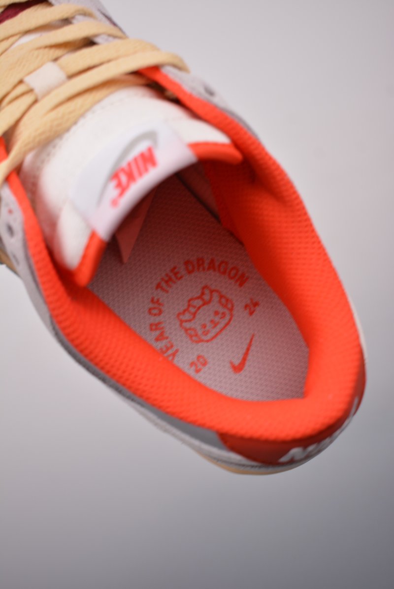 Nike SB Dunk Low view