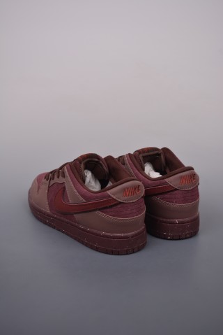Nike SB Dunk Low view 2