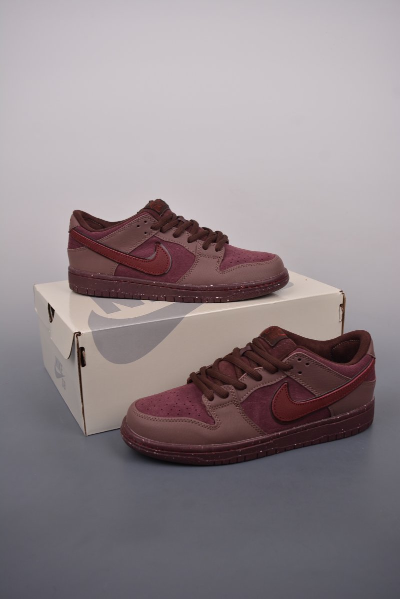 Nike SB Dunk Low view