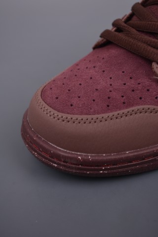Nike SB Dunk Low view 6