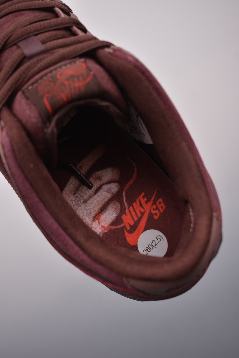 Nike SB Dunk Low view
