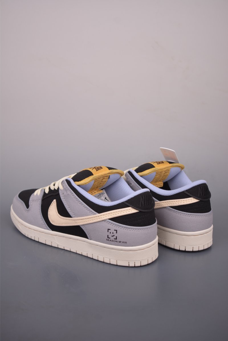 Nike SB Dunk Low view