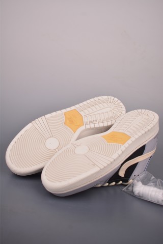 Nike SB Dunk Low view 3