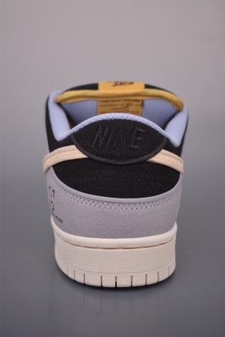 Nike SB Dunk Low view 4