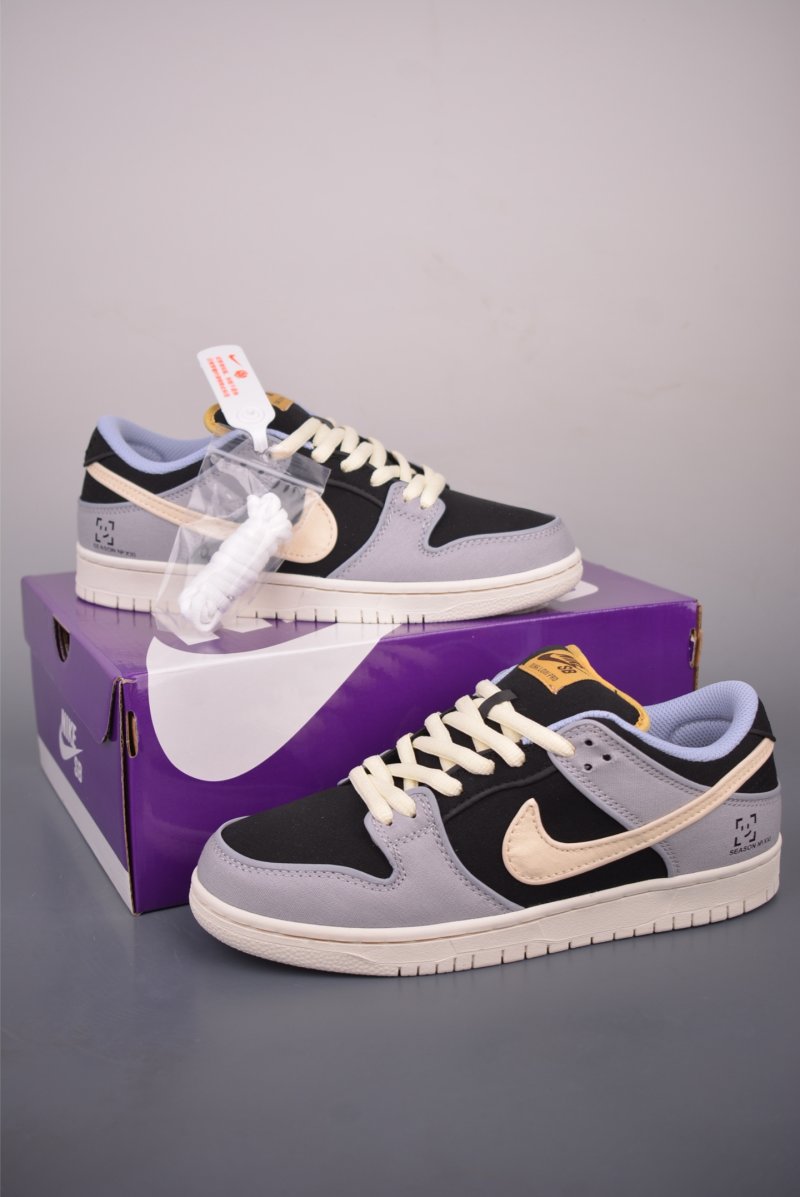 Nike SB Dunk Low view