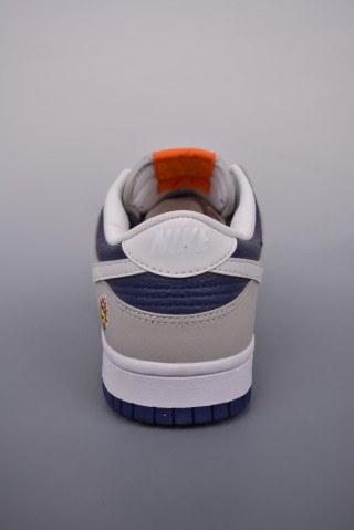 Nike SB Dunk Low view 4