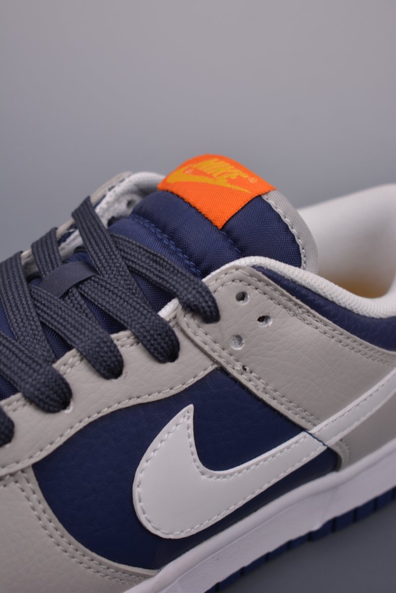 Nike SB Dunk Low view