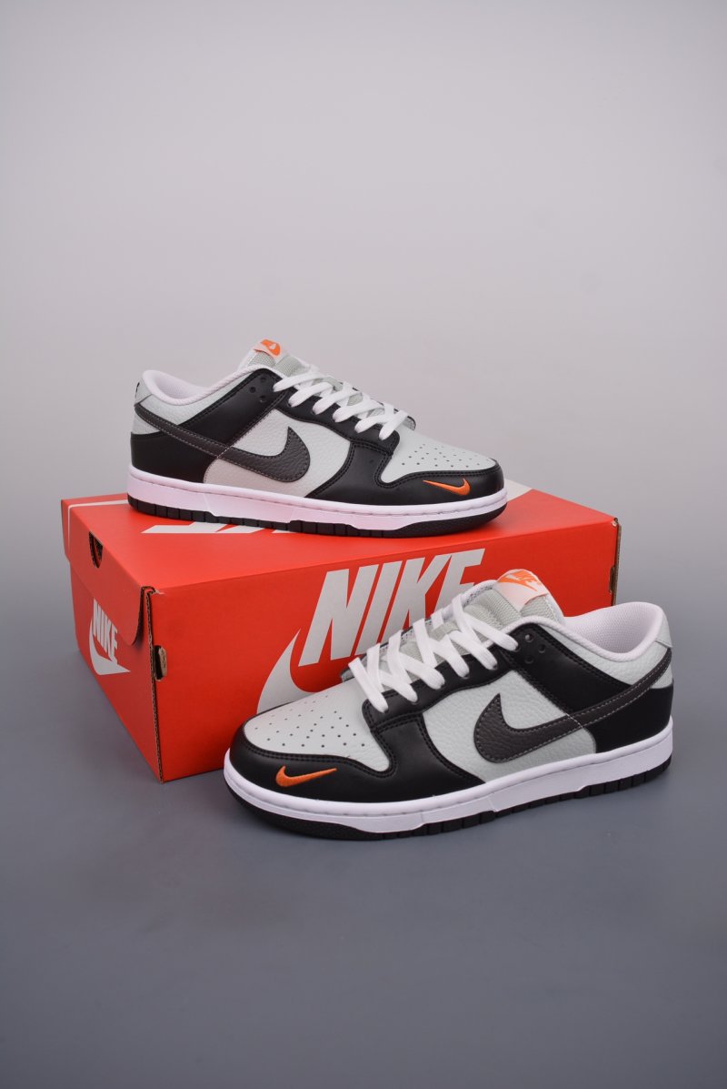 Nike SB Dunk Low view