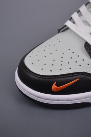 Nike SB Dunk Low view 6