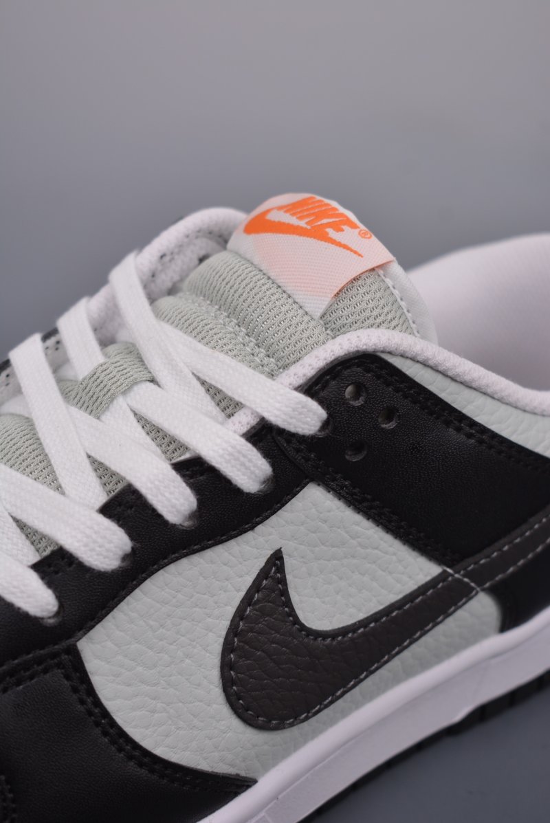 Nike SB Dunk Low view