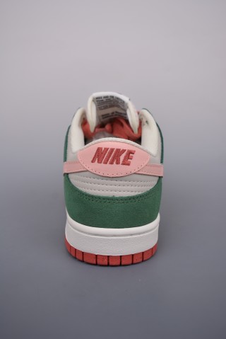 Nike SB Dunk Low 'Pink / Green' view 4
