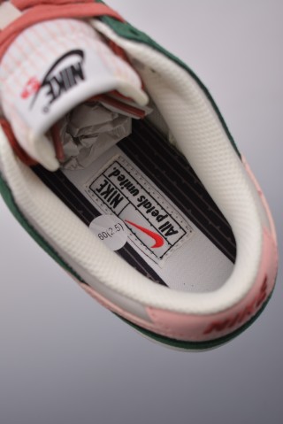 Nike SB Dunk Low 'Pink / Green' view 9