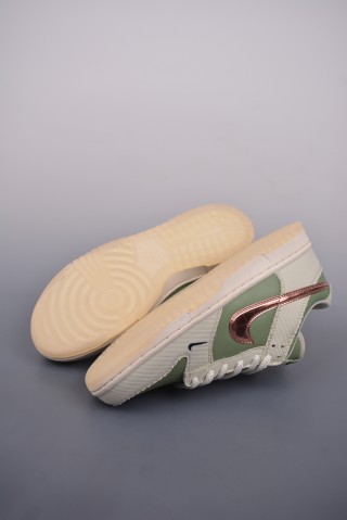 Nike SB Dunk Low 'Olive Green' view 3