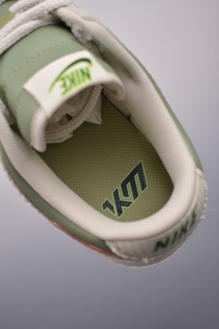 Nike SB Dunk Low 'Olive Green' view 9