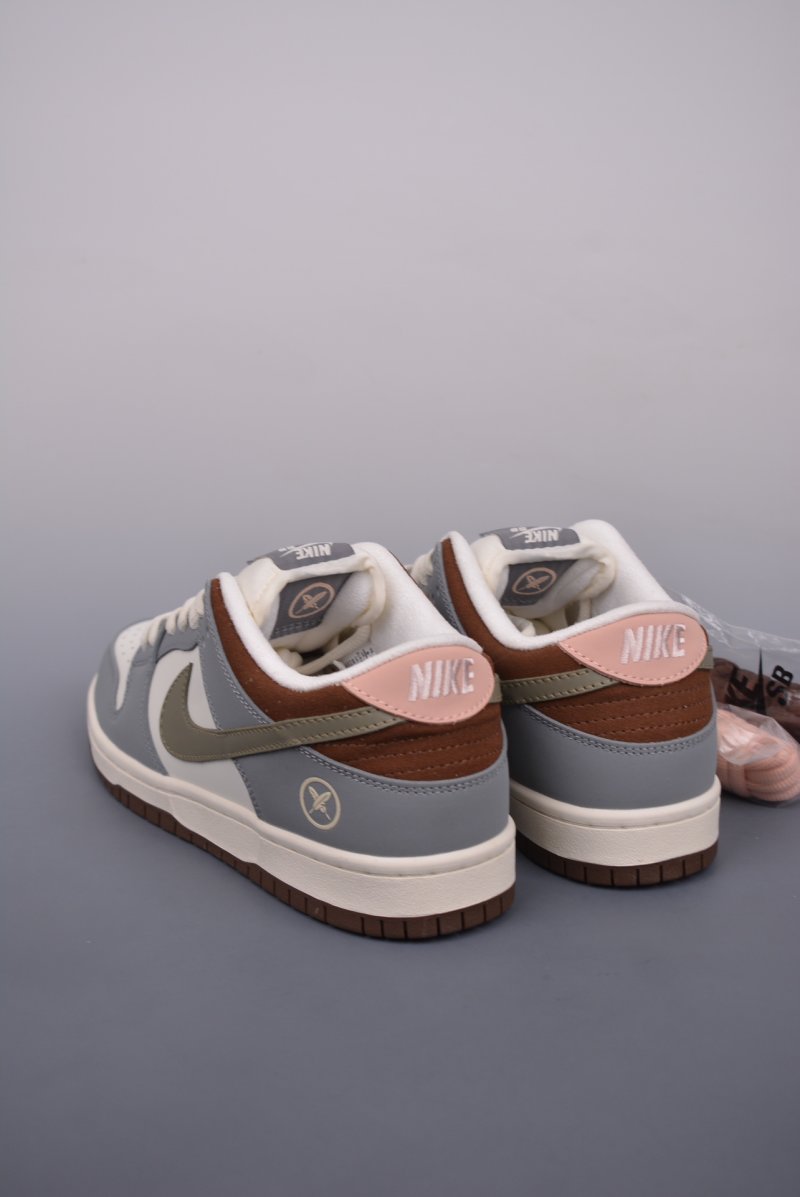 Nike SB Dunk Low view