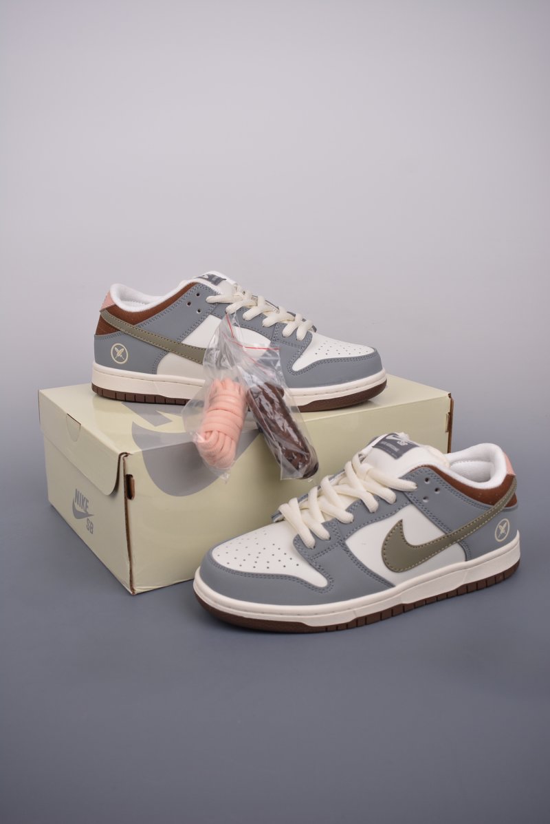 Nike SB Dunk Low view