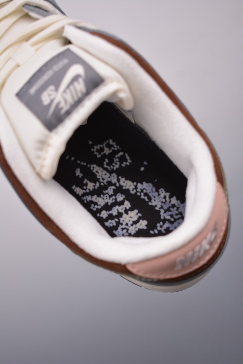 Nike SB Dunk Low view
